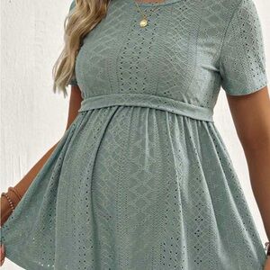 Elegant Lace Maternity Top in Green